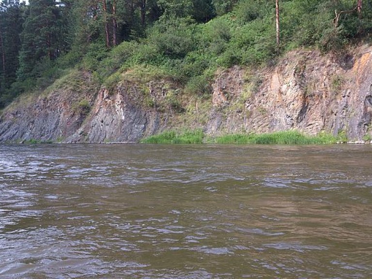На Закарпатье объявили штормовое предупреждение, вода в реках поднялась на метр