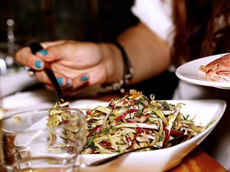 Психолог: Размер порций в ресторане напрямую связан с нашим социальным статусом