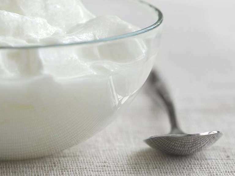 Натуральный йогурт имеет срок хранения, не превышающий две недели – эксперт