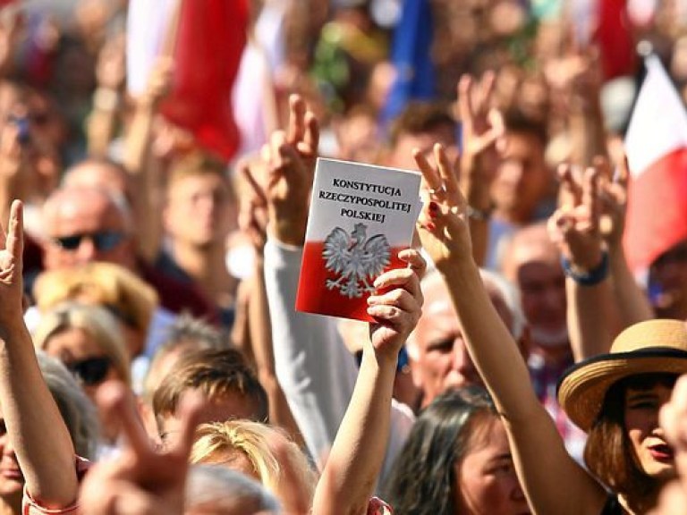 Аналитик: Массовые протесты в Польше не прекратятся до полной отмены судебной реформы