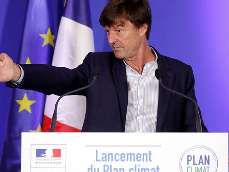 Министр экологии Франции потерял сознание в парламенте