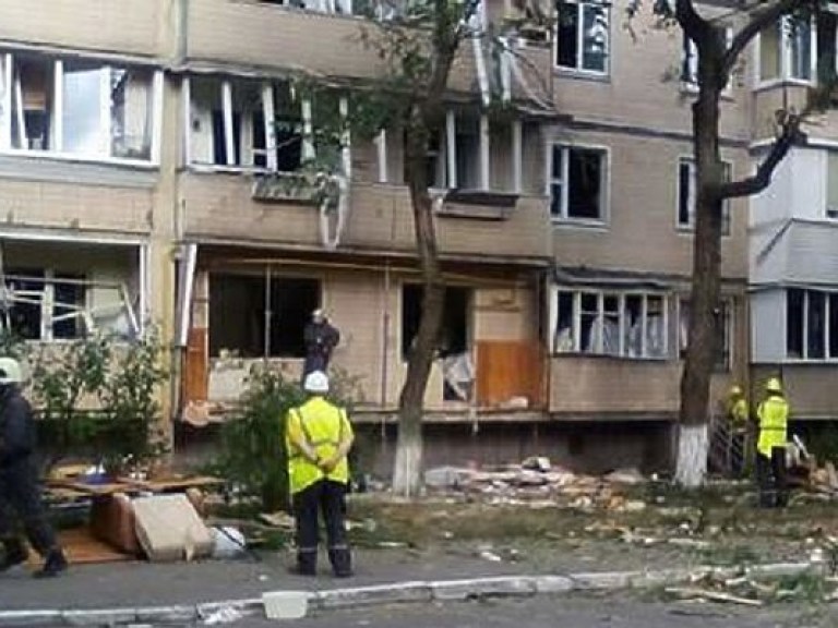 Взрыв дома в Киеве: повреждены несколько квартир, отселен  подъезд, эвакуировали 34 человека
