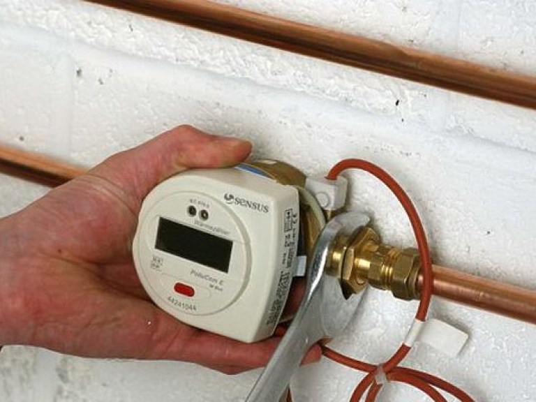Невозможность установки индивидуальных счетчиков тепла в старых домах устраивает энергетических монополистов – эксперт