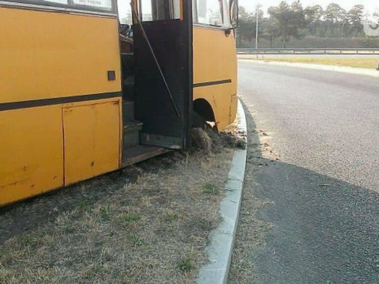 В Запорожье у автобуса на ходу отпал руль &#8212; СМИ (ФОТО)