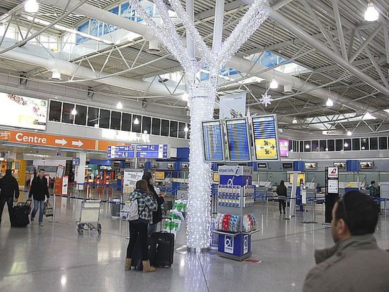 Застрявшие в Греции в аэропорту украинцы вернутся в Украину через несколько часов и не получат компенсацию – эксперт