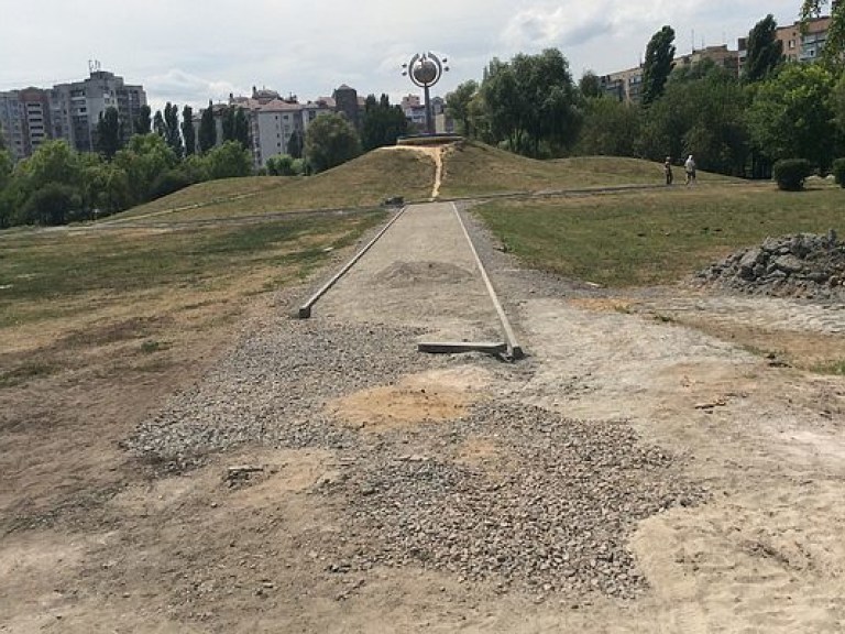 Центральный парк Броваров и школу в Березани отремонтировали только на бумаге (ФОТО)