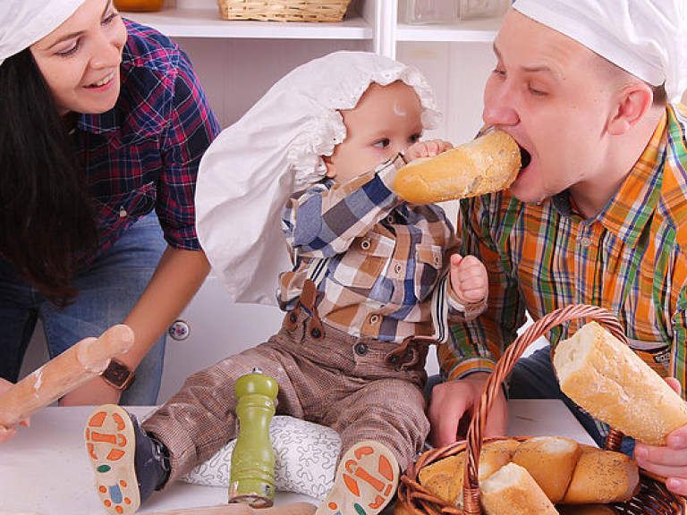 Психолог: Родителям обязательно нужно есть вместе с детьми