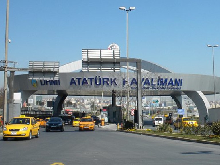 В аэропорту Стамбула столкнулись два самолета &#8212; СМИ
