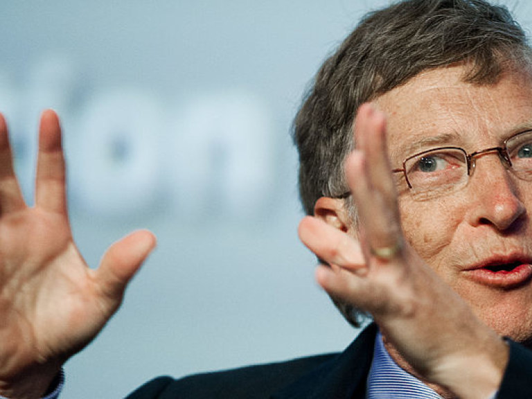 Билл Гейтс покинул первую строчку рейтинга богачей Forbes