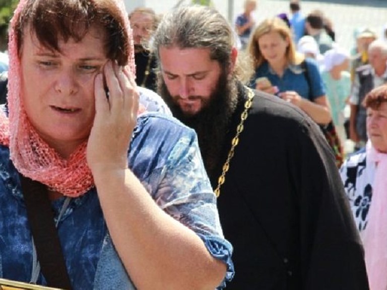 Крестный ход в Киеве: на Владимирской горке собрались 10 тысяч верующих (ФОТО)