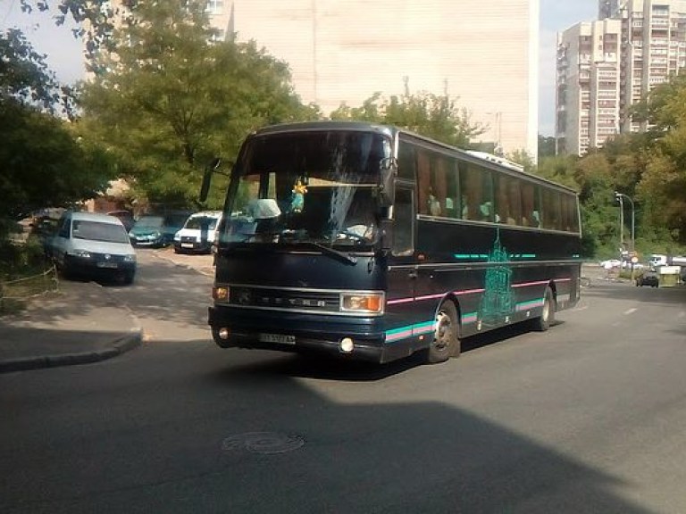 В Киев начали свозить автобусами участников Крестного хода (ФОТО)