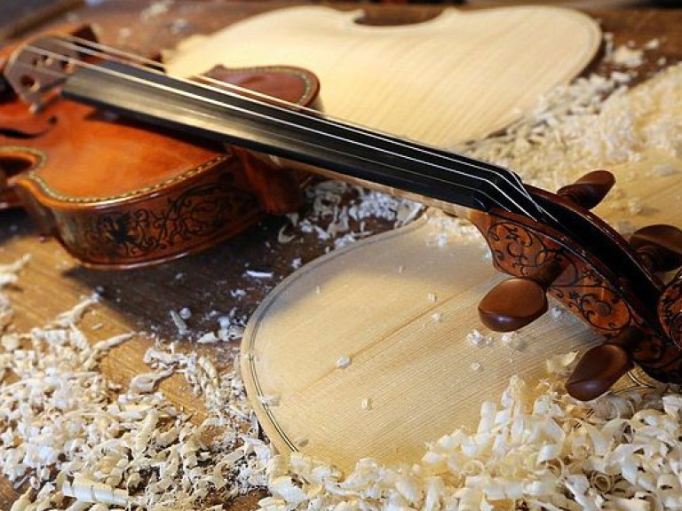 Ради мести бывшему мужу женщина уничтожила его коллекцию скрипок за миллион долларов