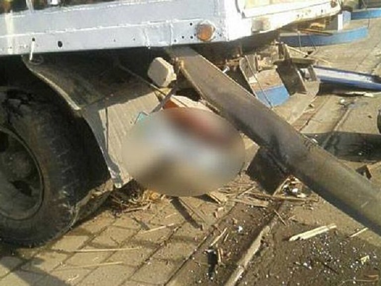 В Полтавской области на АЗС взорвался грузовик, водителя госпитализировали (ФОТО)