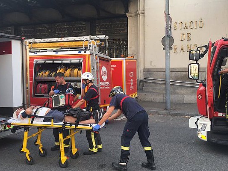 В Барселоне электричка врезалась в перрон, десятки пострадавших (ФОТО)