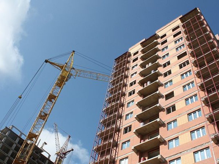 Продажи нового жилья в Киеве упали наполовину