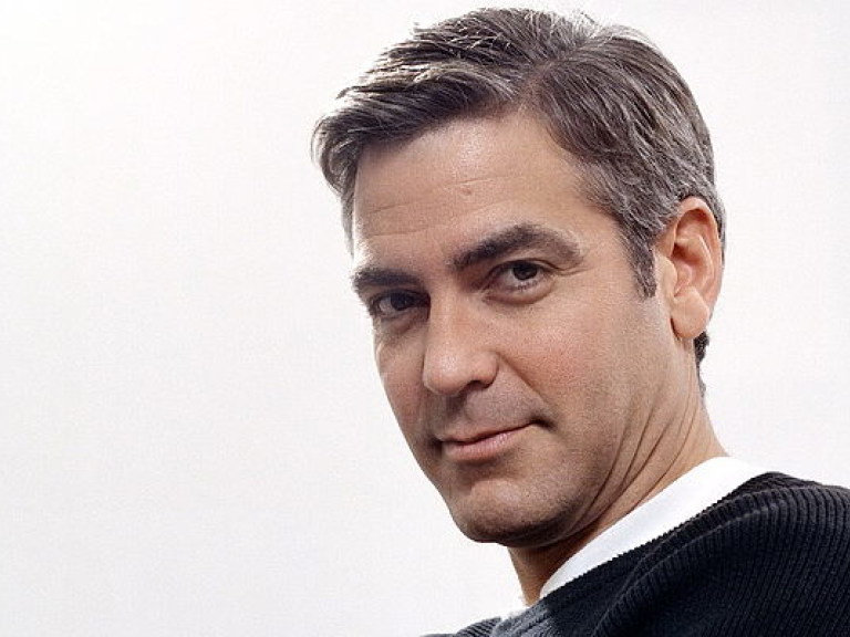 Клуни будет судиться с журналом за  фото его детей