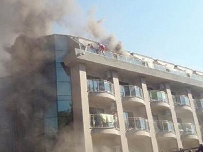 Пожар в турецком отеле: пострадали туристы, эвакуированы 400 человек (ФОТО)