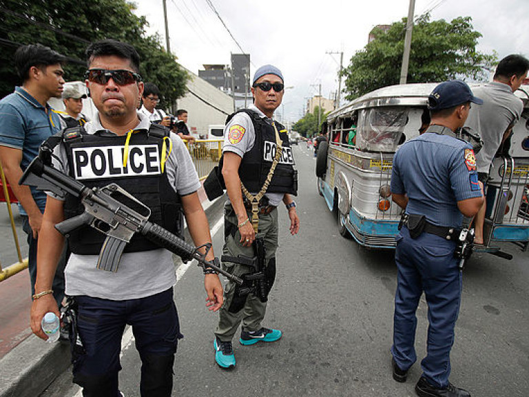 На Филиппинах в перестрелке с полицией погиб мэр города