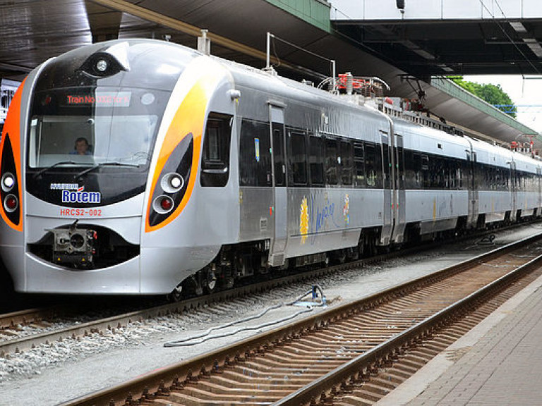 Подробности ДТП с «Интерсити» под Киевом: задержка поезда составила три часа (ФОТО)