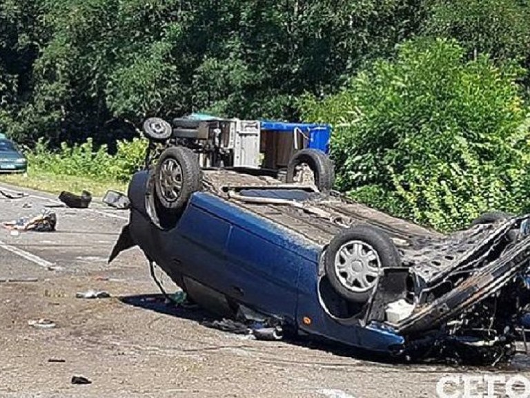 В ДТП на трассе Киев – Чернигов погибли два человека, трое травмированы (ФОТО)