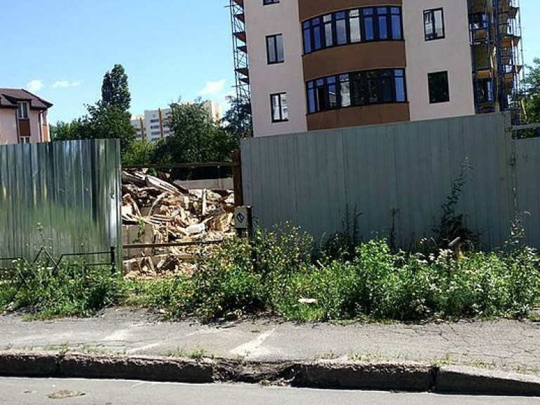 На Караваевых Дачах в Киеве снесли  «дом Колчака» (ФОТО)