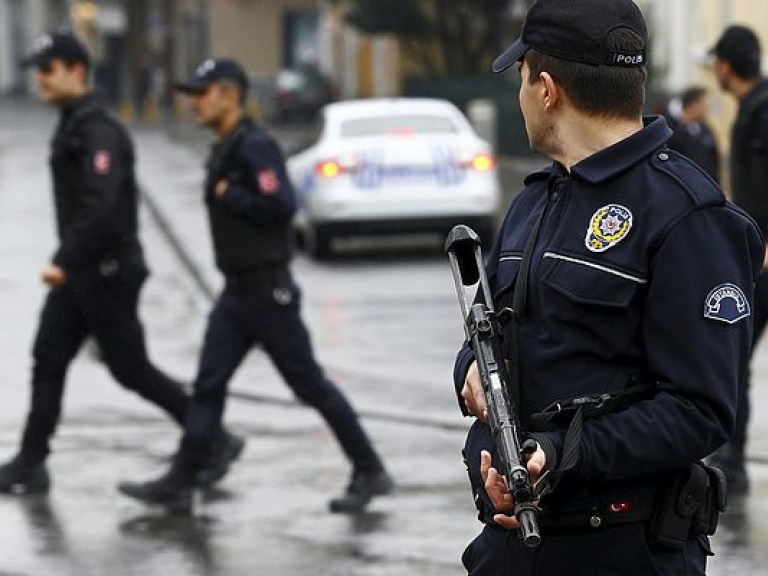 По подозрению в связях с Гюленом в Турции задержаны еще 800 человек