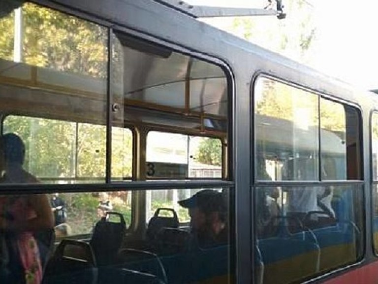 В Киеве из-за ЧП остановились скоростные трамваи на Борщаговке (ФОТО)