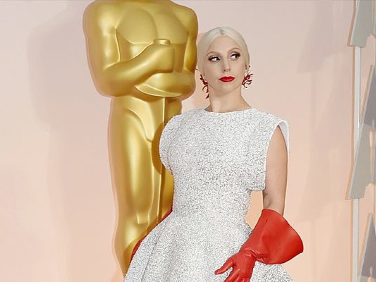 Леди Гага показала пользователям Instagram свои зеленые волосы (ФОТО)