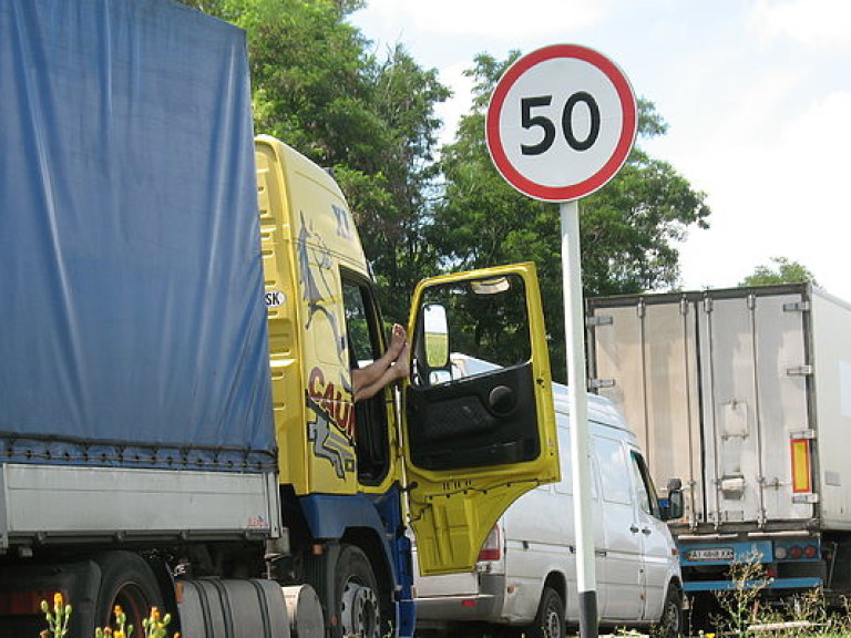 Из-за жары запретили движение грузовиков в Волынской области