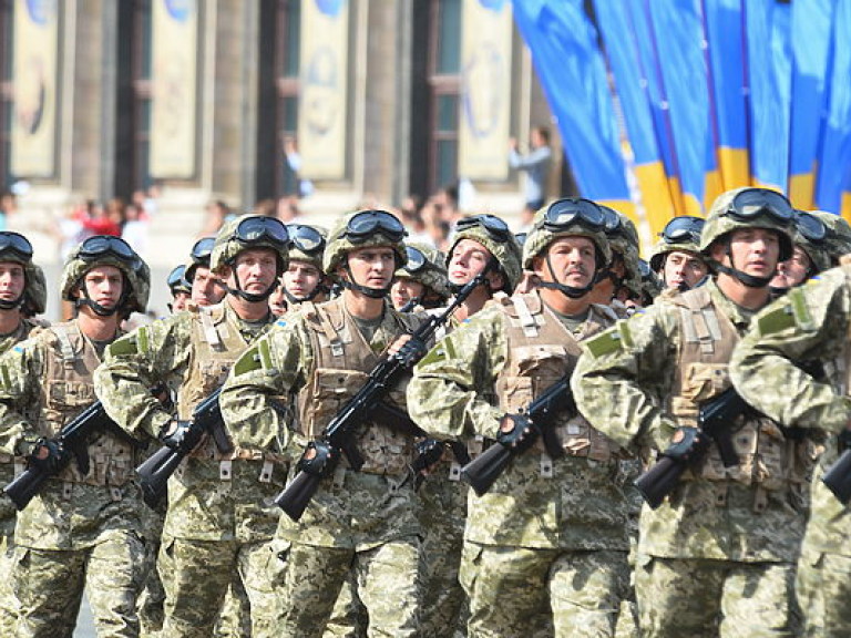 Военные показали кадры репетиции парада ко Дню Независимости (ВИДЕО)