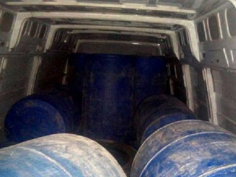 Из микроавтобуса в Ровенской области изъяли более 4 тонн безакцизного спирта (ФОТО)