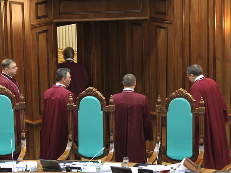 Экс-нардеп:  В законе о Конституционном суде есть ряд неоднозначных положений