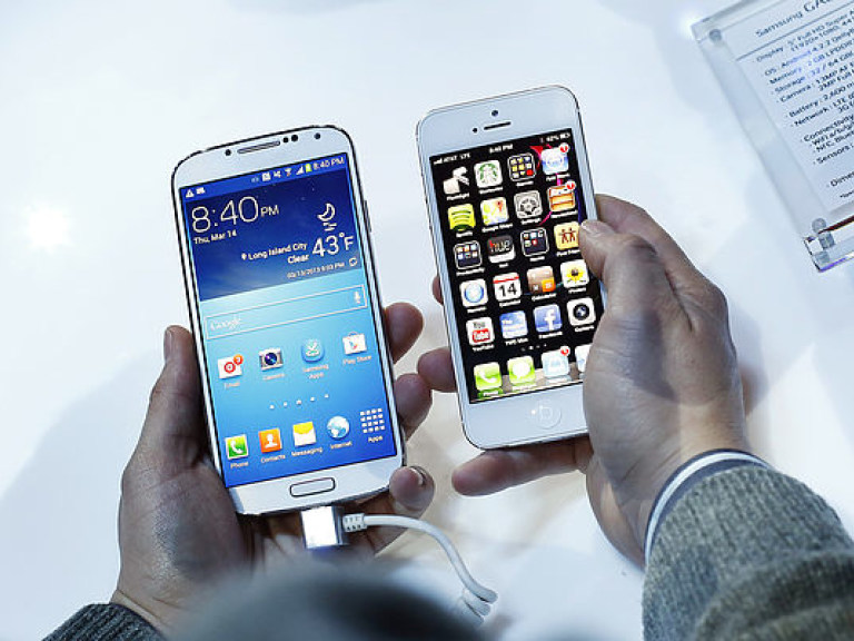 Samsung впервые опередила Apple по прибыли за квартал