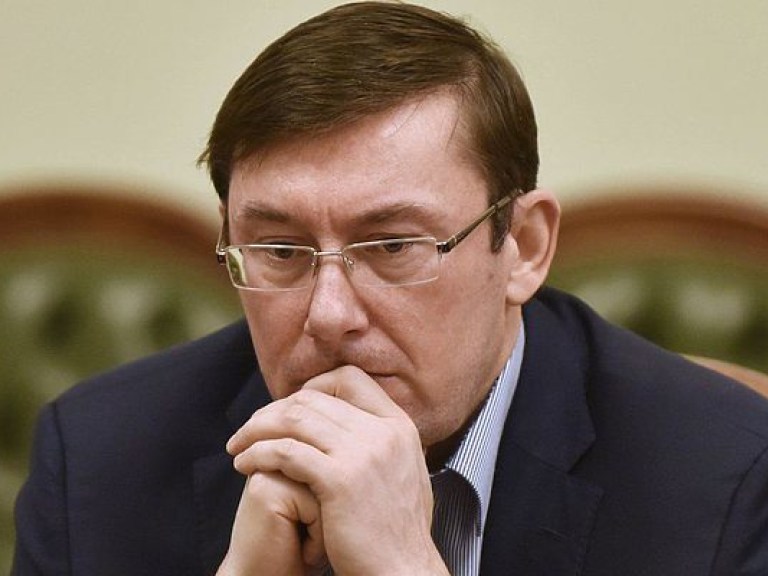 Луценко попросил Гройсмана уволить главу «Укрзализныци» Балчуна