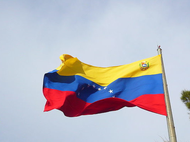 В Венесуэле напали на посольство Испании