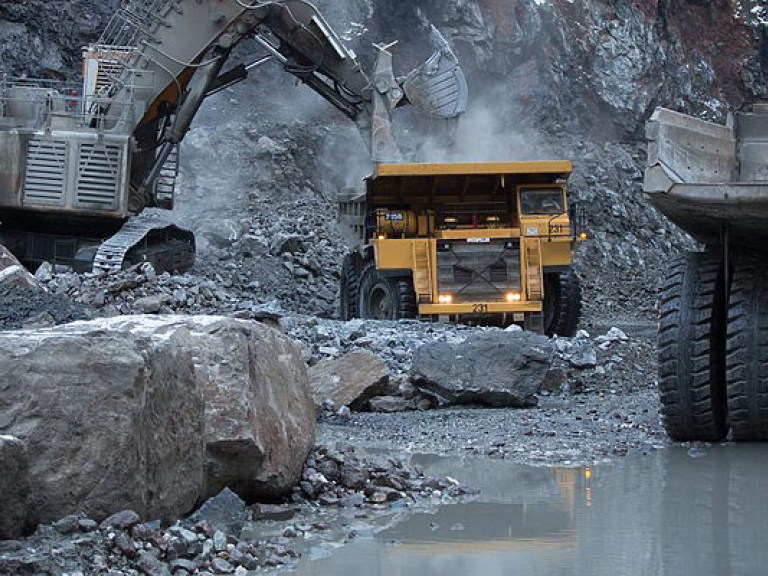 В якутском городе затопило шахту, под землей остались 150 человек (ВИДЕО)