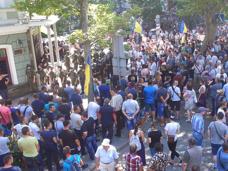 В Одессе под облпрокуратурой митинговали против действий Труханова — СМИ