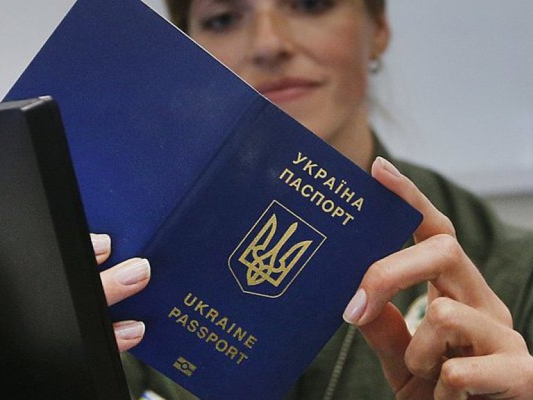 Украинское гражданство в текущем году получили 7,6 тысяч человек