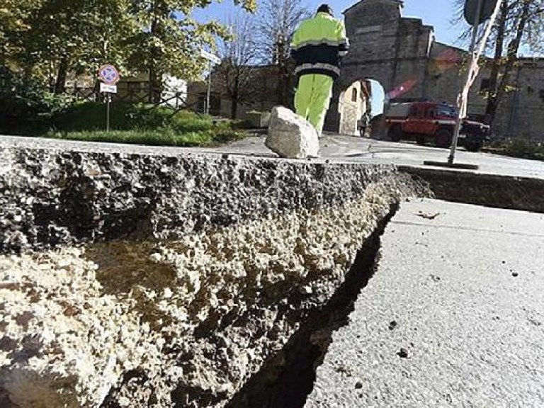 В результате землетрясения в Китае погибли 5 туристов, 63 человека пострадали (ФОТО)