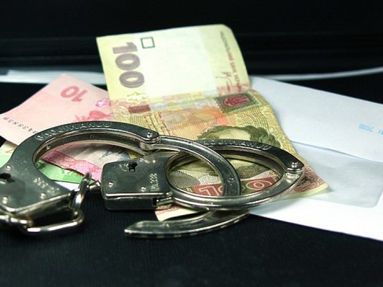 За полгода чиновники-коррупционеры не заплатили в бюджет свыше 850 тысяч гривен админштрафов