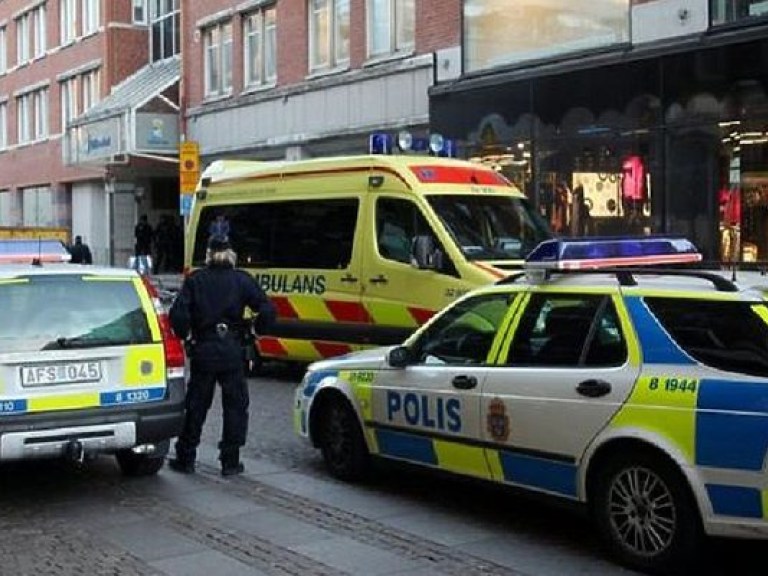 В Стокгольме пожилая женщина на автомобиле врезалась в пешеходов, есть пострадавшие