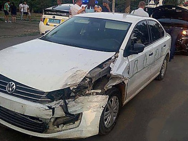 В Николаеве новая Toyota разбилась в результате ДТП, выехав из автосалона (ФОТО)