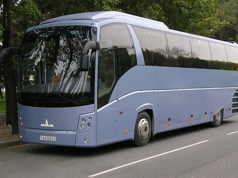 Украинцев, купивших автобусный тур в Европу, высадили на дороге возле границы