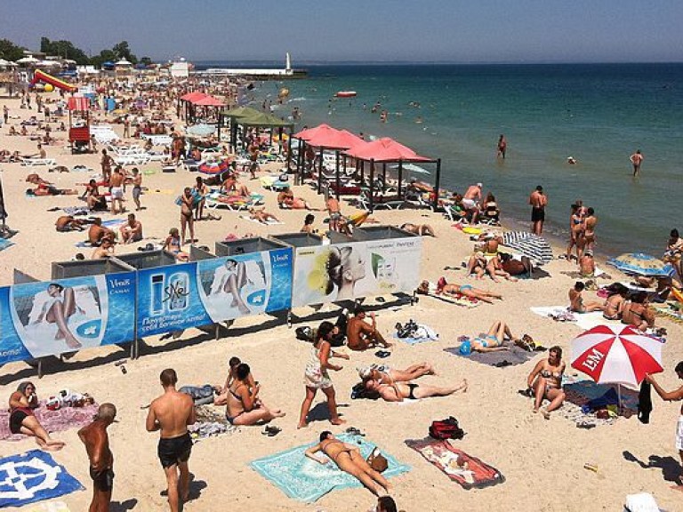 На пляжных курортах украинцев подстерегает множество опасных вирусов – врач