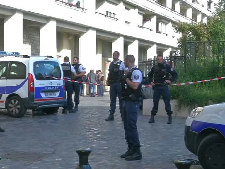 Под Парижем неизвестный наехал на группу военных, шестеро человек пострадали (ФОТО, ВИДЕО)