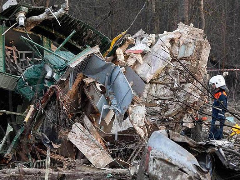 Польская комиссия: разрушения левого крыла самолета Качиньского имеют признаки взрыва