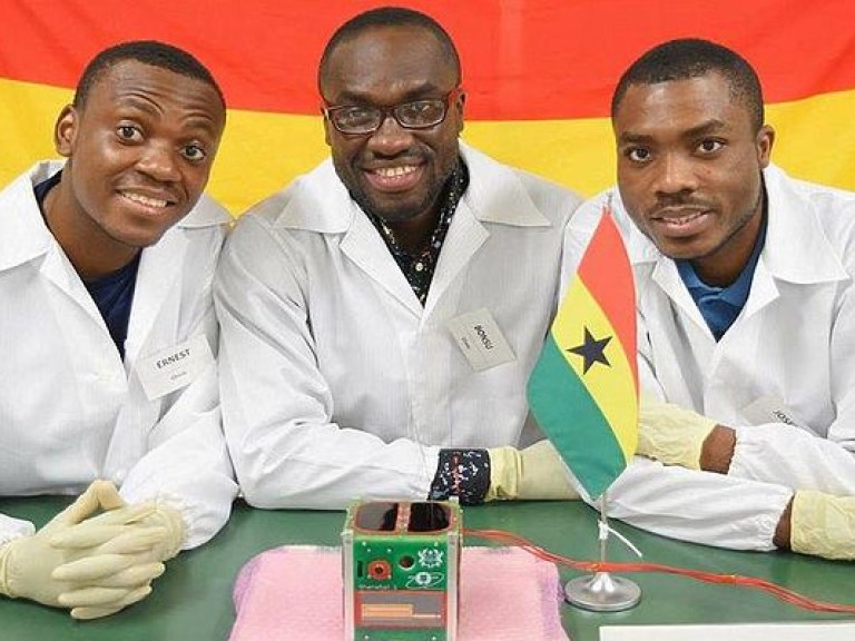 Африканские ученые запустили первый космический спутник (ФОТО)