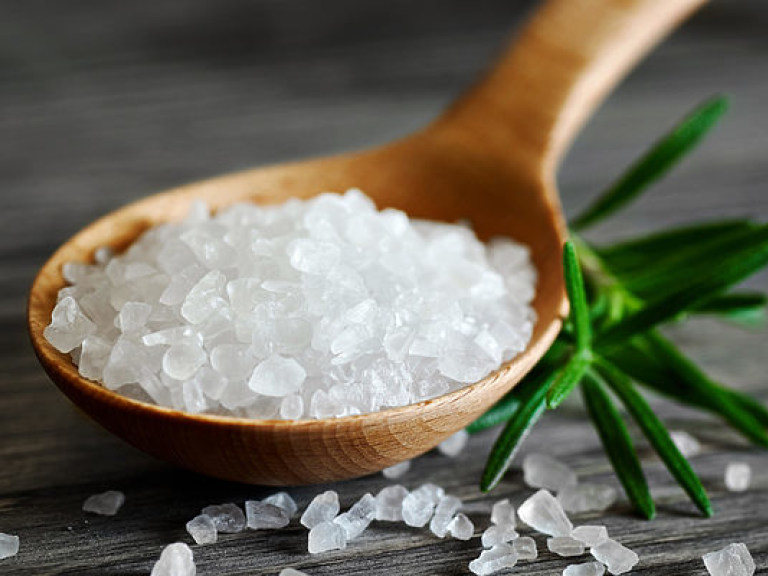 Поваренная соль избавит дачные растения от вредителей &#8212; эксперт