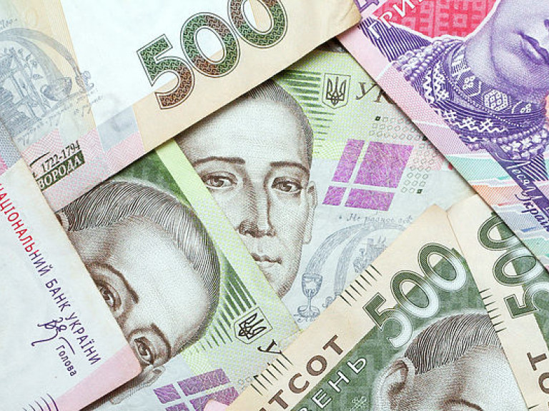 Официальный курс валют установлен на уровне 25,72 гривны за доллар