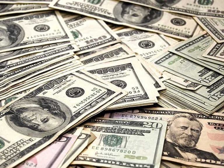 НБУ установил курс доллара на уровне 25,69 гривен